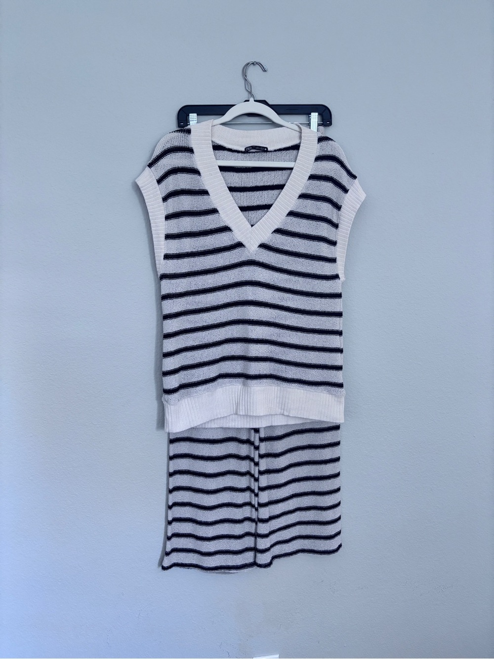 Zara Ribbed Knit V-Neck Stripe Set - White & Black